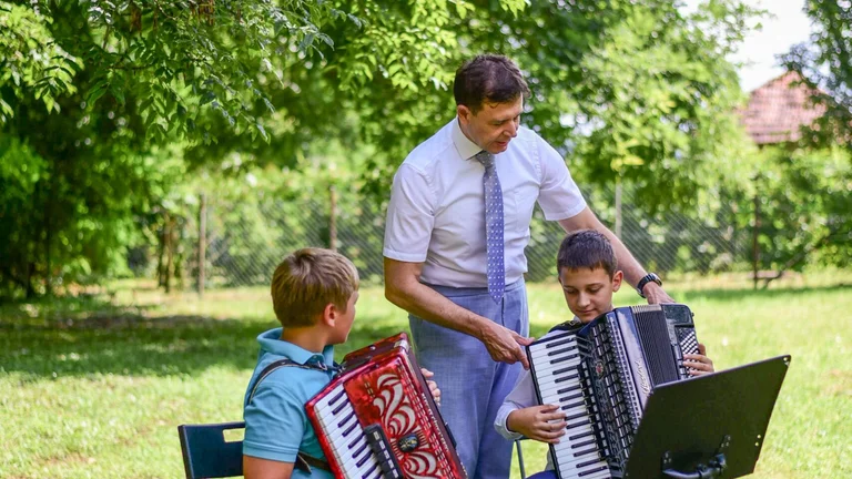 Ready for a harmonica masterclass at the ARLEMM educational, music and creative festival?