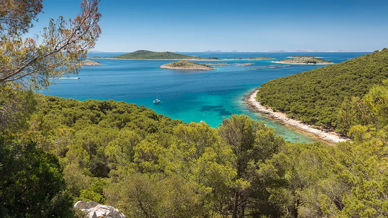 Hungry for more sandy beaches and turquoise water? Make a visit to Vrgada!