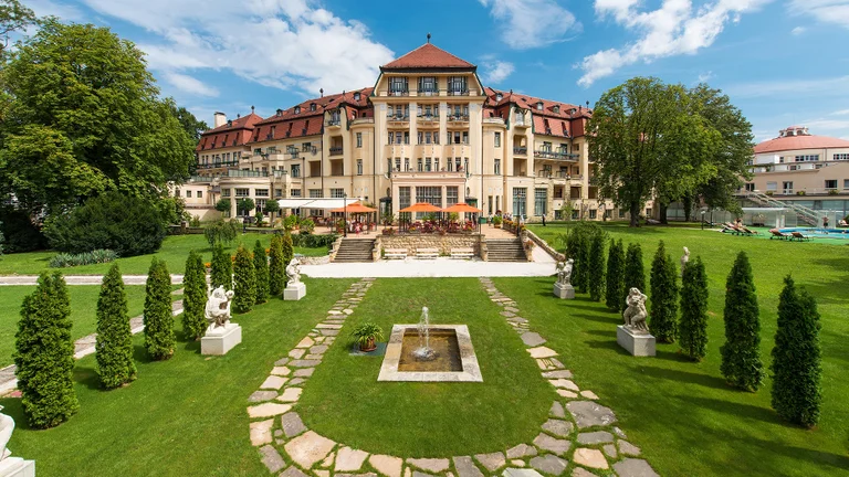 Feel as if you're wandering in days gone by at the Thermia Palace hotel (1912), Spa Island’s art nouveau architectural highlight.