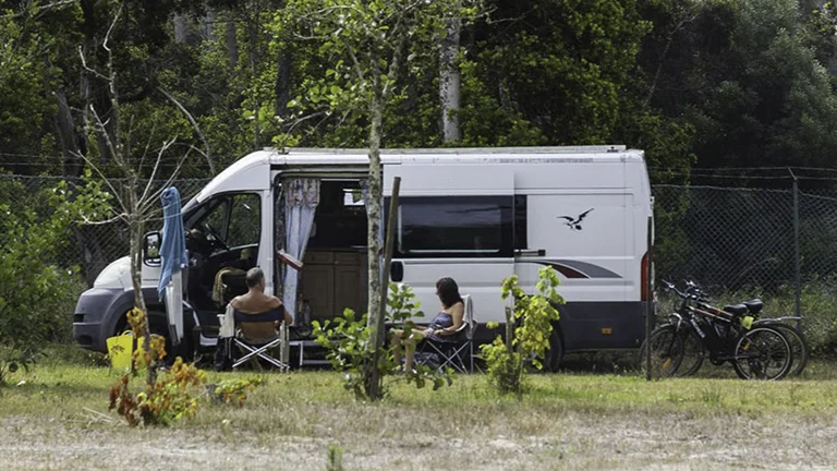 Spend a few days camping comfortably in Orbitur.