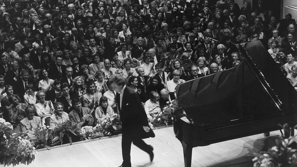 Applause for András Schiff after his debut at Lucerne Festival 1990