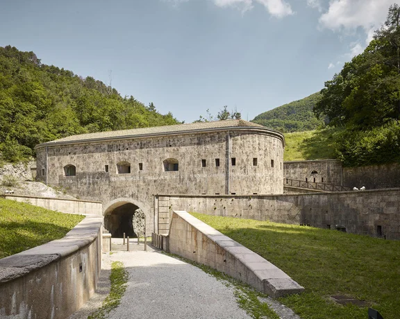 Forte-Cadine_esterno_imagefullwide_imagefullwide