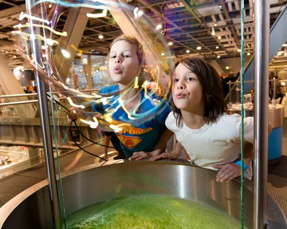 Warsaw’s_Copernicus_Science_Centre_1000x525