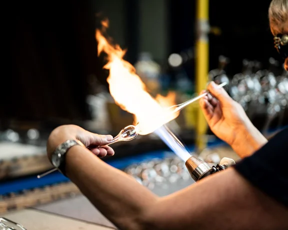 Glass taking shape at the Hela Glass Factory in Železný Brod