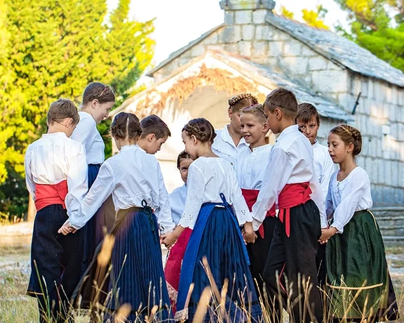 Watch youthful dancers learn the Nijemo kolo/Silent circle dance, Dalmatian hinterland, Croatia