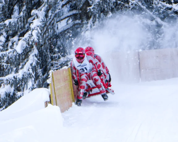 Traditional doesn't mean slow at hornsled races