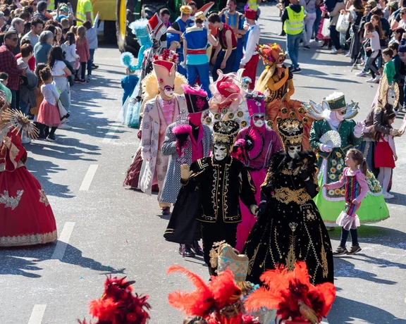 How many photos will you take of the Pétange Cavalcade in Luxembourg?