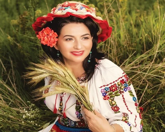 A beautiful Ia, the traditional Romanian blouse