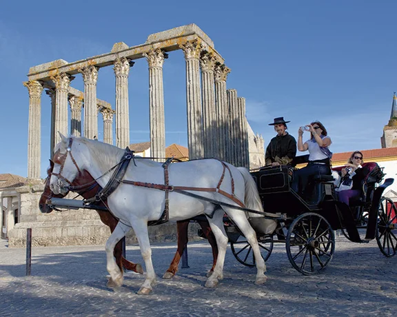 Tour Évora the old-fashioned way