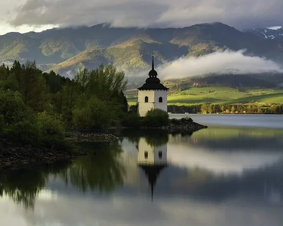 Take a break and admire the scenery of the "Liptov Sea" by kayak, paddleboard, flyboarding, or while you try your luck at fishing