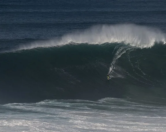 Surfing in Nazaré, João Macedo in Nazaré. ©Creditos Nazaré Qualifica_Vitor Estrelinha_Jorge Leal