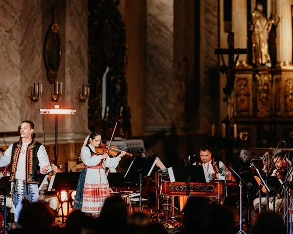 Enjoy Advent concerts at Trnava's St James' Church. They take place every Sunday in December. Listen to the traditional folk carols and jazz-flavored Bible stories