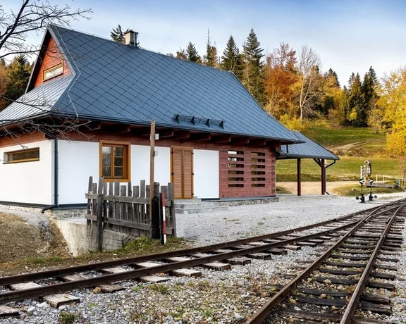 The Orava train departs from Tanečník Station near the village of Oravská Lesná and takes you through a forest where fairy tale characters hide, up to the peak station at the Beskyd Saddle.