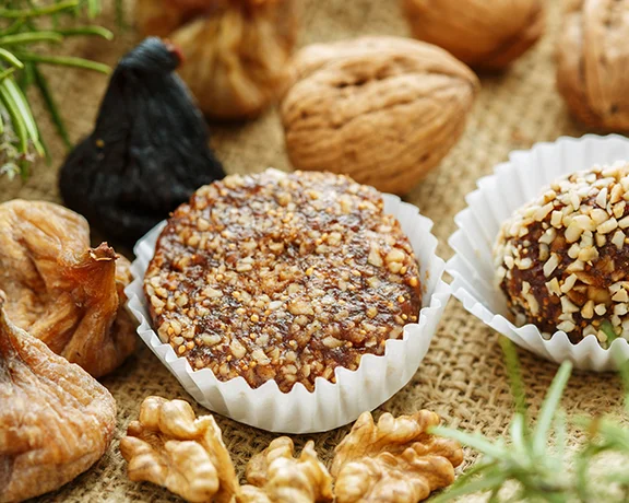 Finish your meal or enhance a coffee break with a traditional Portuguese sweet like fig cakes and nut truffles, or dried fruit.