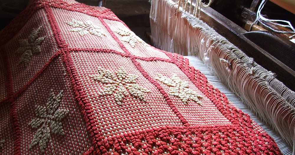 Lovely traditional woven patterns stand the test of time © Aldeias do Xisto.