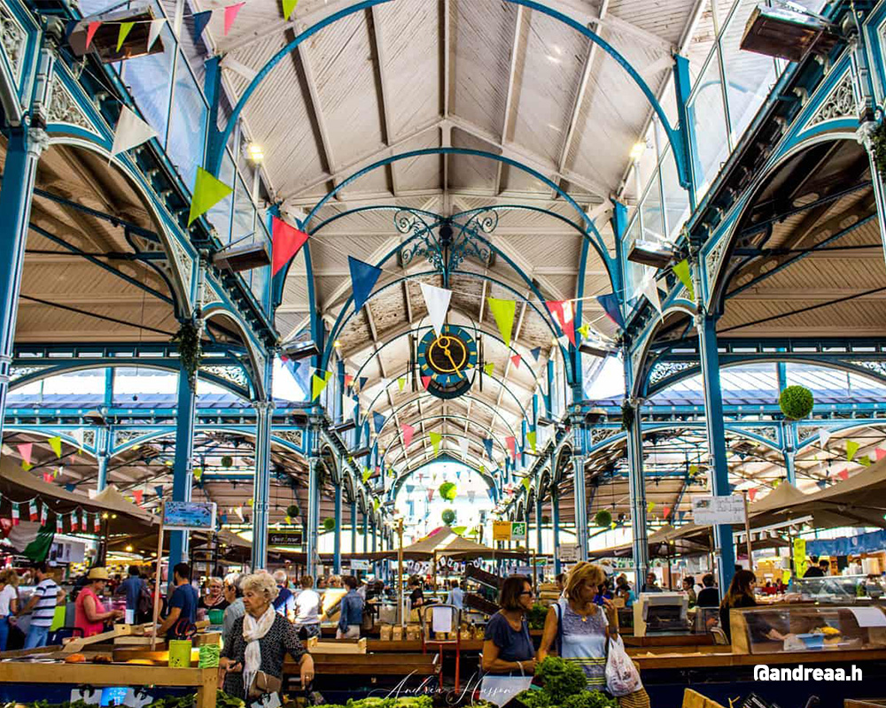 O mercado de alimentos Les Halles de Dijon, França