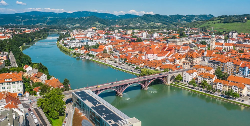 Vista aéra de Maribor na Eslovénia.