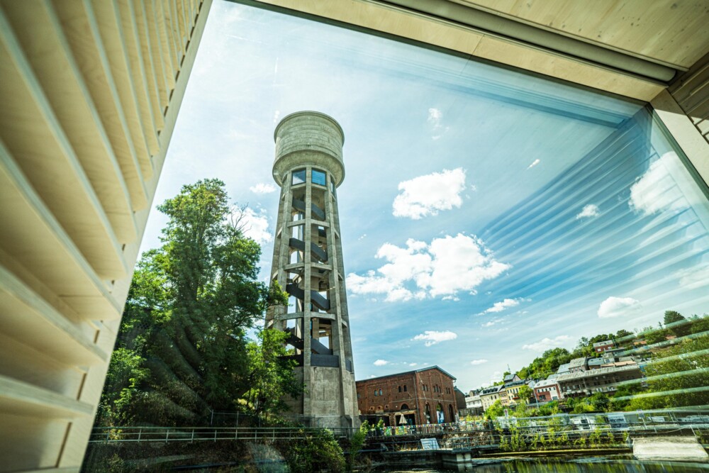 Get a special view from the unique cabin in Dudelange towards the water tower