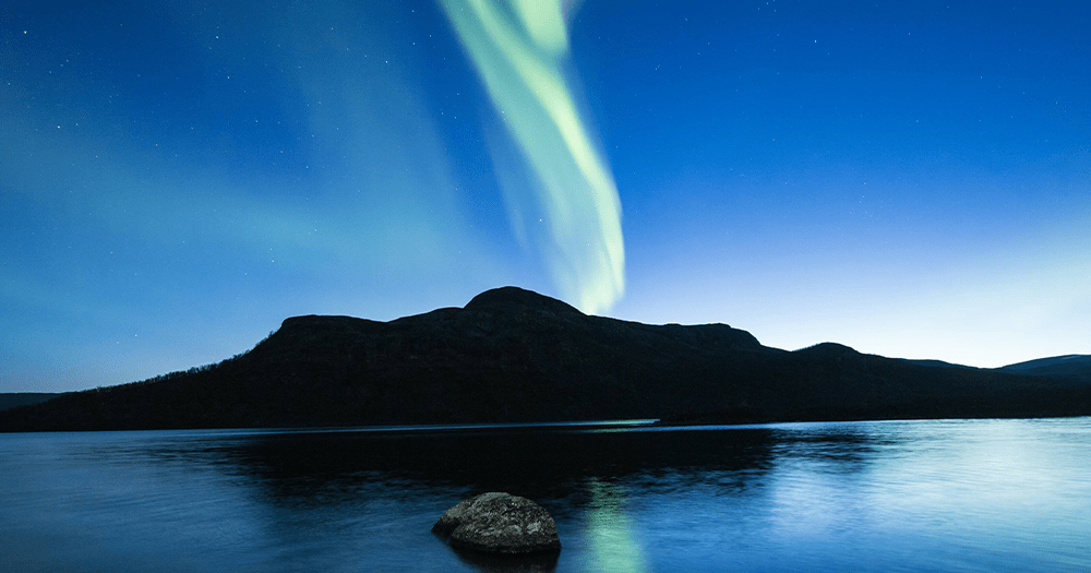 Enjoy the glowing colors of the Northern lights – even in the autumn!