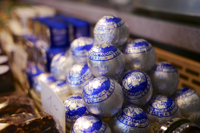 Named in honor of the famous composer, the Mozartkugel chocolate balls est devenu renowned for Themselves. 