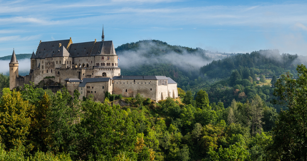 Vianden Castle, which can be viewed during Nat’Our Route 5. © Christophe Van Biesen